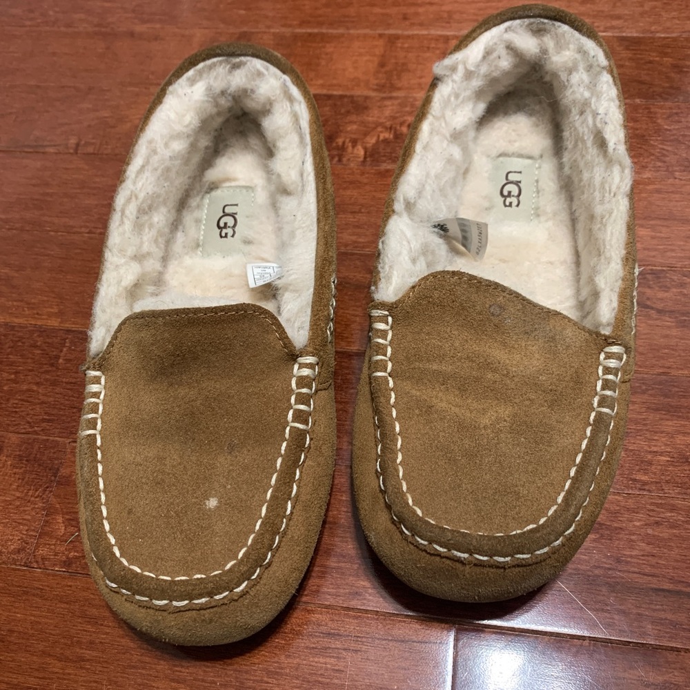 Ugh slippers size 8 tan color